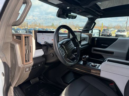 Used 2025 GMC Hummer EV 2X w/ LPO, Cargo Utility Package image 15