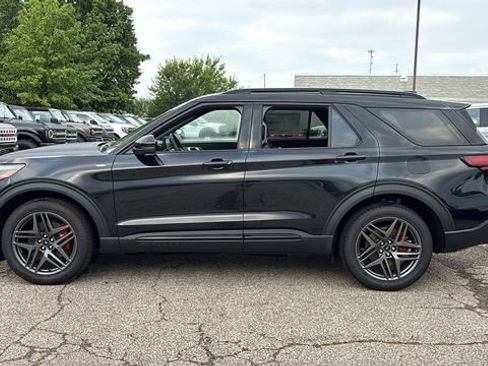 New 2026 Ford Explorer ST-Line w/ ST-Line Street Pack AWD/4WD image 4