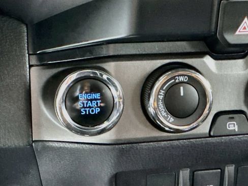 Used 2019 Toyota Tacoma TRD Off-Road AWD/4WD image 29