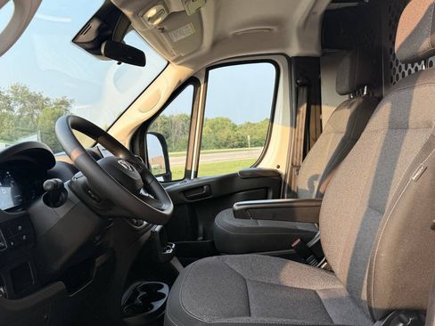 Used 2025 RAM ProMaster 2500 w/ U-Haul Equipment Group FWD image 13