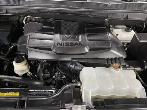 Used 2024 Nissan Titan SV w/ SV Convenience Package image 17