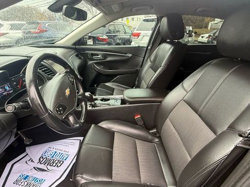 Used 2017 Chevrolet Impala LT FWD image 9
