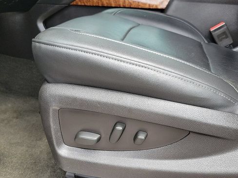 Used 2017 Chevrolet Suburban Premier RWD image 13