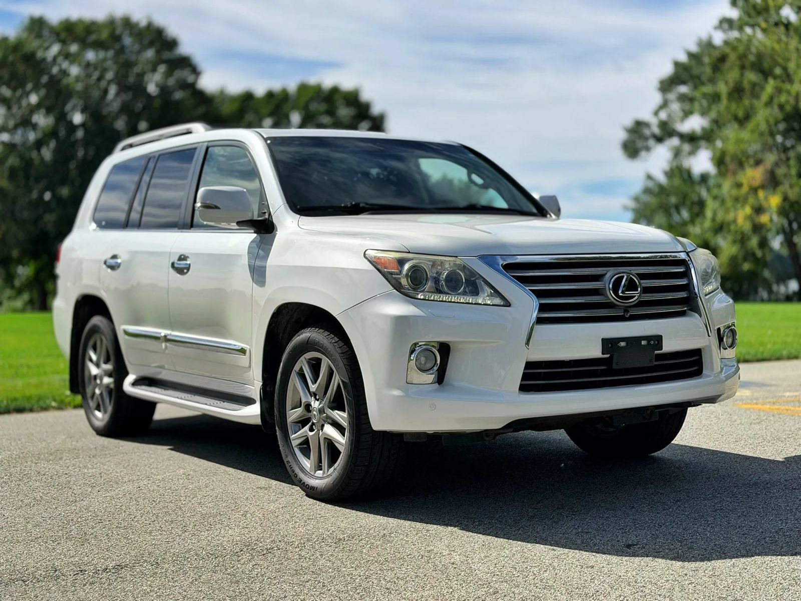 Used 2013 Lexus LX 570 4WD w/ Luxury Pkg image 5