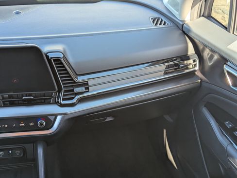Certified 2025 Kia Sportage EX image 15