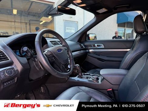 Used 2018 Ford Explorer Sport w/ Equipment Group 401A AWD/4WD image 3