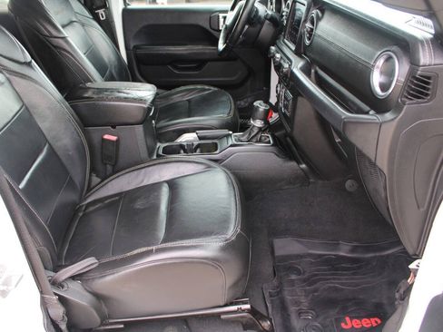 Used 2018 Jeep Wrangler Unlimited Sahara w/ Uconnect 4C Nav & Sound Group AWD/4WD image 8
