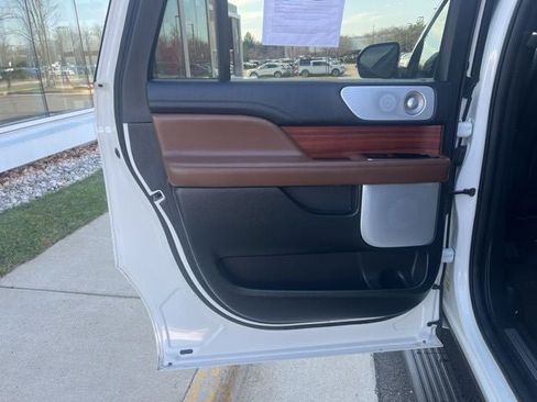 Used 2024 Lincoln Navigator L Reserve image 18