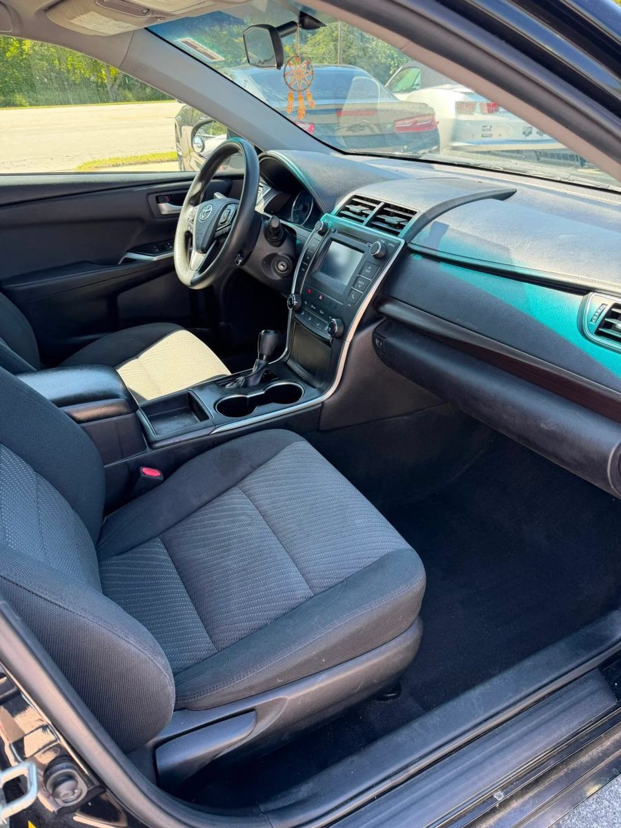 Used 2017 Toyota Camry LE FWD image 12