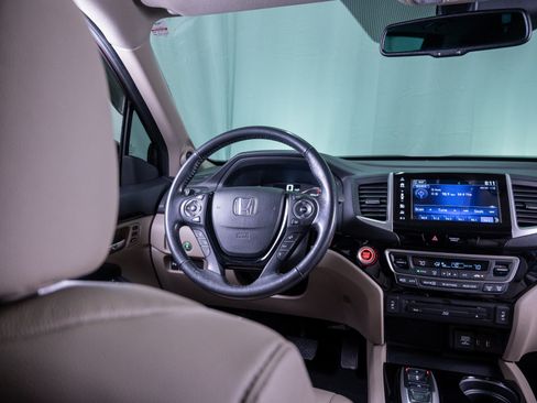 Used 2018 Honda Pilot Touring image 15