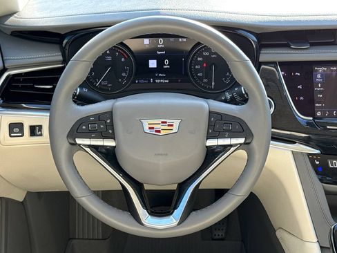 Used 2024 Cadillac XT6 Premium Luxury w/ Technology Package FWD image 15