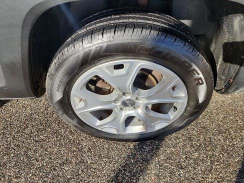 Used 2016 Jeep Renegade Limited image 19