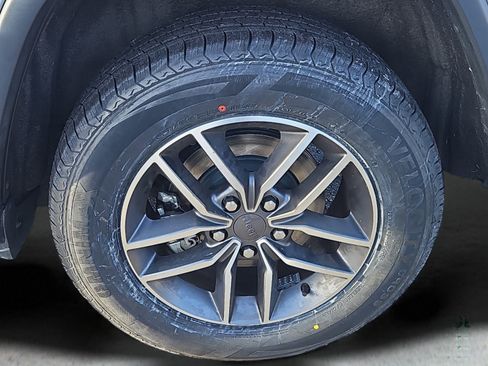 Used 2022 Jeep Grand Cherokee Limited image 28