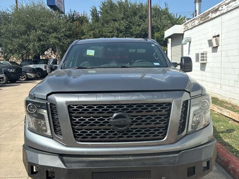 Used 2019 Nissan Titan SV w/ SV Convenience Package AWD/4WD image 2