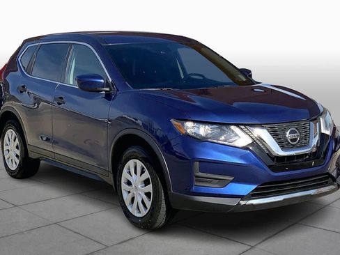 Used 2019 Nissan Rogue S image 2