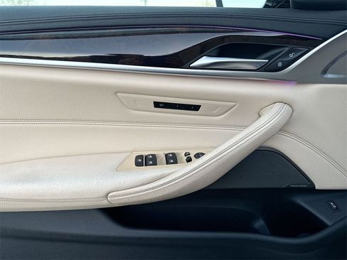 Used 2017 BMW 540i xDrive image 15