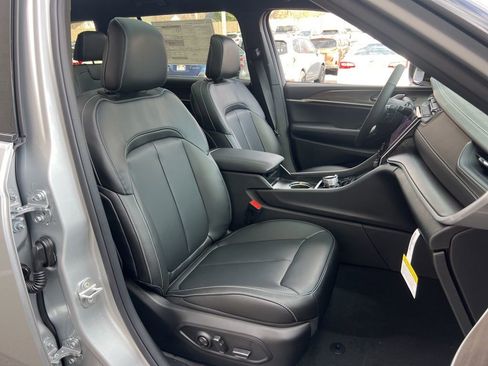 New 2025 Jeep Grand Cherokee L Limited w/ Trailer Tow Package image 24