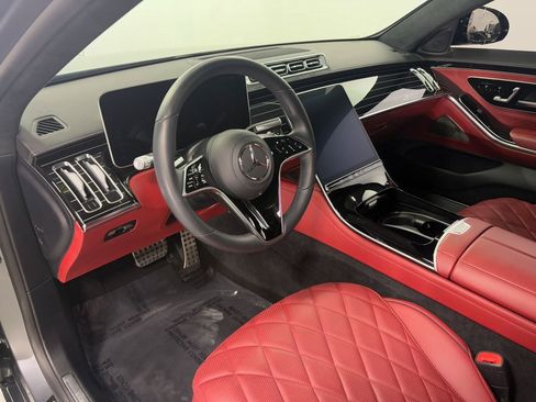 Used 2023 Mercedes-Benz S 580 4MATIC Sedan w/ AMG Line image 9