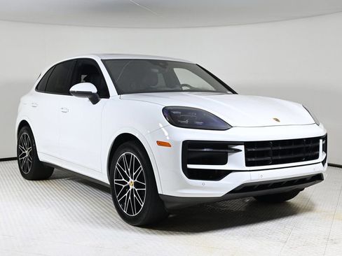Used 2024 Porsche Cayenne image 9