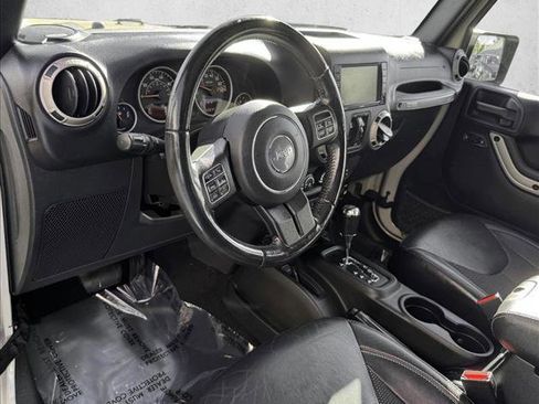 Used 2016 Jeep Wrangler Unlimited Sahara AWD/4WD image 11