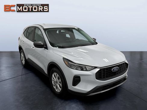 Used 2025 Ford Escape Active AWD/4WD image 7