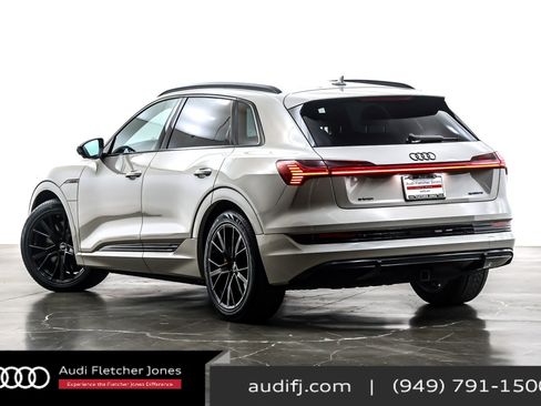 Used 2022 Audi e-tron Chronos image 12
