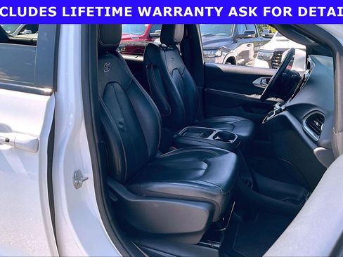 Used 2020 Chrysler Pacifica Touring-L w/ S Appearance Package FWD image 7