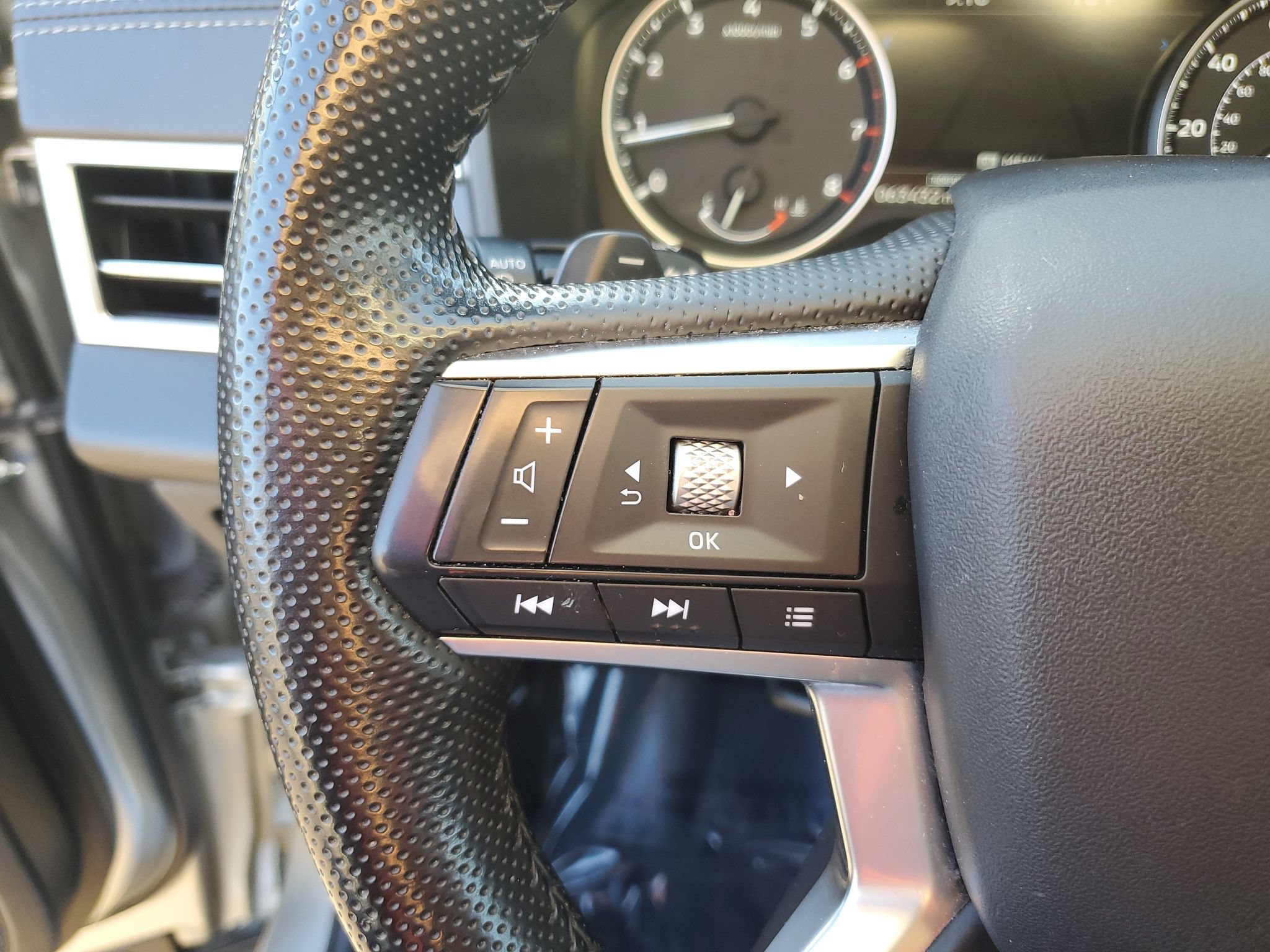 Used 2024 Mitsubishi Outlander AWD image 19