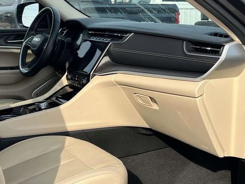 Used 2022 Jeep Grand Cherokee L Limited image 27