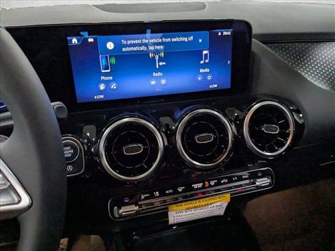 Used 2025 Mercedes-Benz GLA 250 image 11