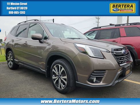 Used 2023 Subaru Forester Limited AWD/4WD image 1