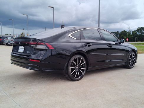Used 2023 Honda Accord Touring image 9