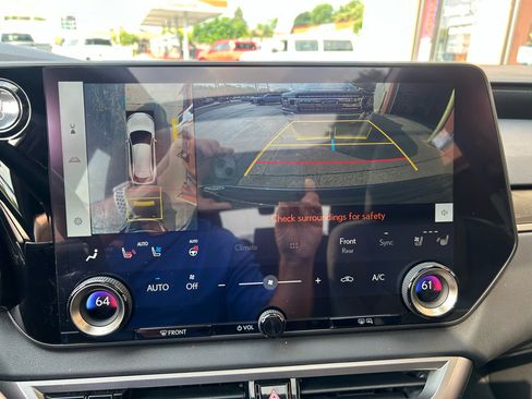 Used 2024 Lexus RX 450h AWD w/ Luxury Package image 16