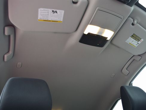 Used 2023 Nissan Rogue SV image 24