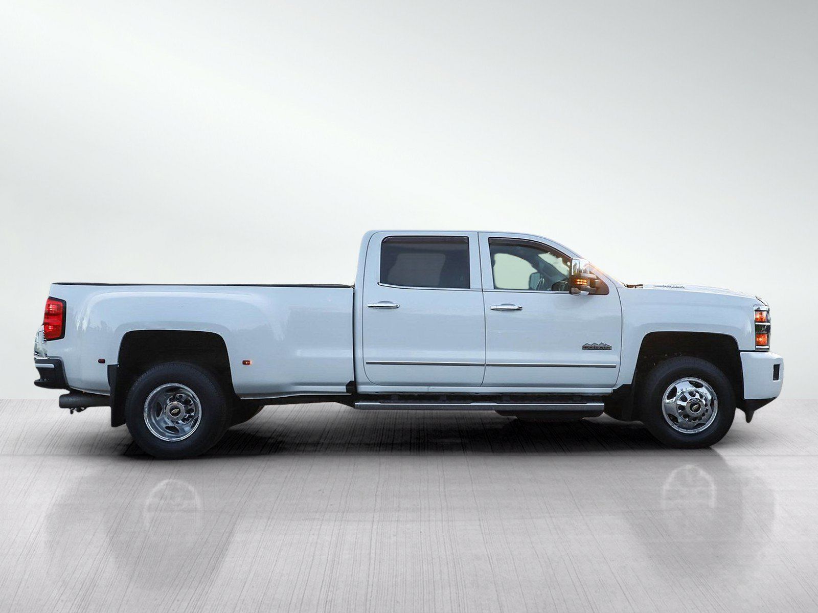 Used 2018 Chevrolet Silverado 3500 High Country w/ Duramax Plus Package AWD/4WD image 6