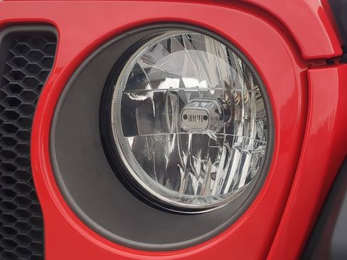 Used 2021 Jeep Wrangler Unlimited Rubicon w/ Xtreme Recon 35" Tire Package image 36