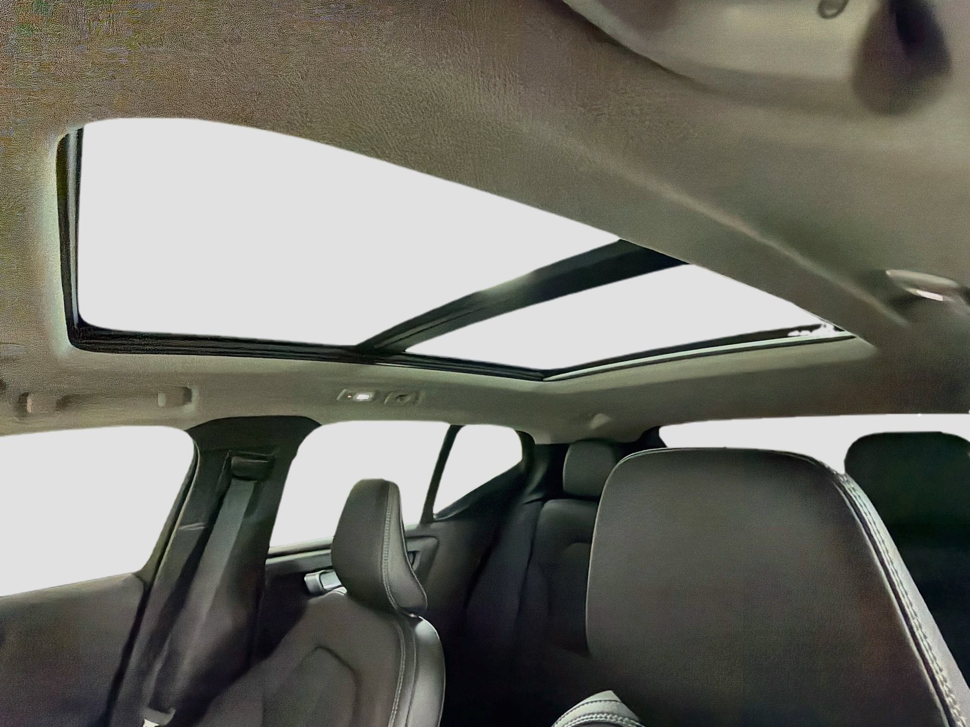 Certified 2023 Volvo XC40 B4 Plus w/ Protection Package Premier FWD image 22
