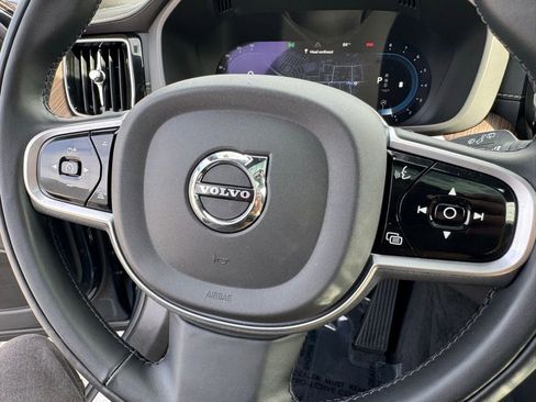 Used 2022 Volvo XC60 B5 Inscription w/ Climate Package image 28