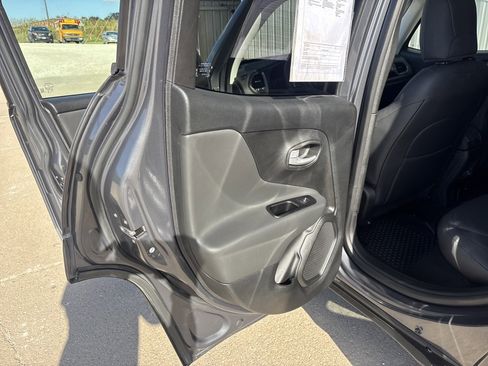 Used 2023 Jeep Renegade Limited image 26
