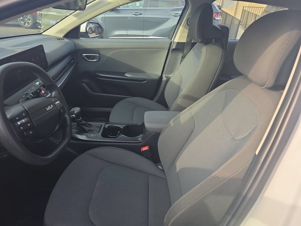 Used 2025 Kia K4 FWD image 9