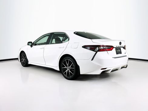 Used 2024 Toyota Camry SE image 5