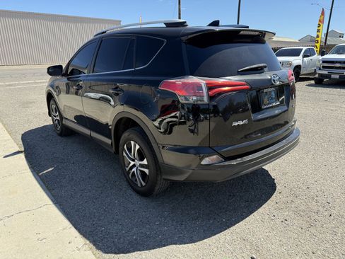Used 2016 Toyota RAV4 LE FWD image 6