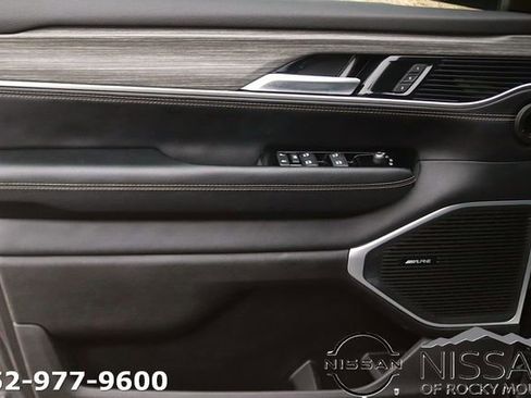 Used 2024 Jeep Wagoneer Series II image 11