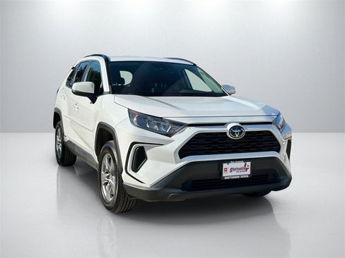 Used 2022 Toyota RAV4 LE image 3