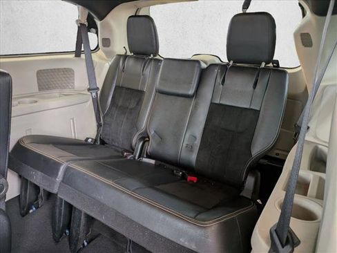 Used 2017 Dodge Grand Caravan SXT image 19