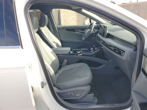 Certified 2022 Lincoln Nautilus Reserve w/ Equipment Group 202A image 9