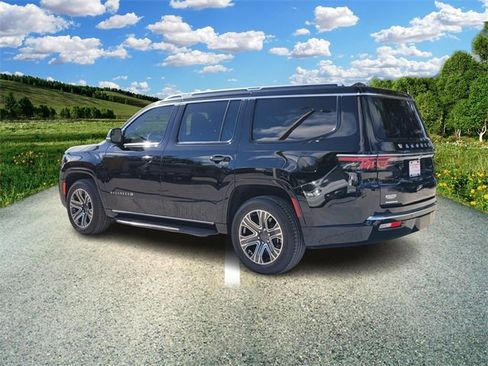 Used 2023 Jeep Wagoneer 4WD w/ Premium Group I image 3