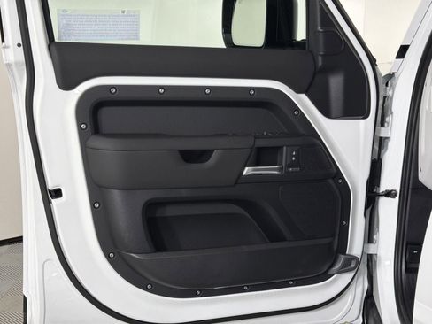 New 2026 Land Rover Defender 110 X-Dynamic SE image 21