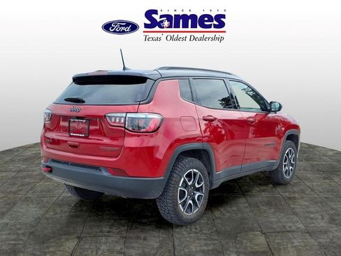 Used 2025 Jeep Compass Trailhawk AWD/4WD image 3