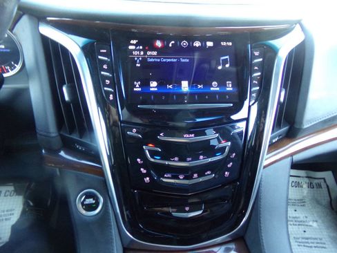 Used 2019 Cadillac Escalade ESV Luxury image 91
